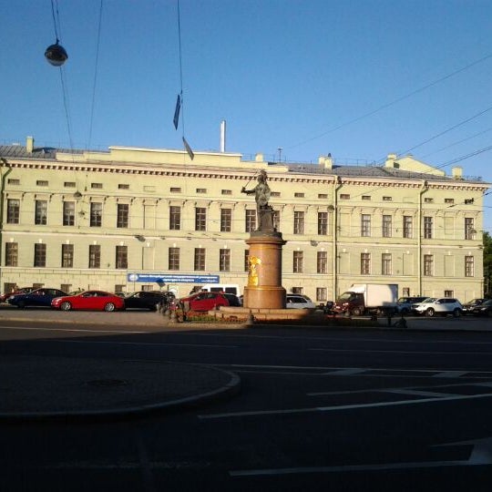 Суворовская площадь - Марсово поле - 5 tips