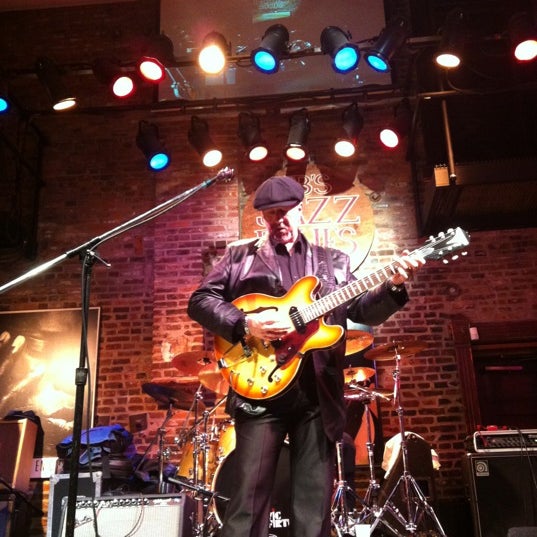 Photo taken at BB&#39;s Jazz, Blues &amp; Soups by Tabitha B. on 3/10/2012