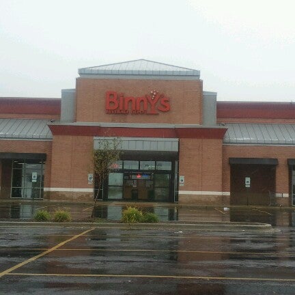Foto tirada no(a) Binny&#39;s Beverage Depot por Doug B. em 9/2/2012