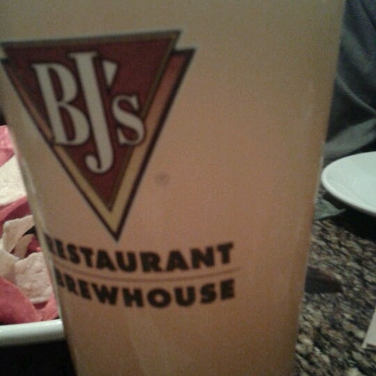 Photo taken at BJ&#39;s Restaurant &amp; Brewhouse by Tim M. on 7/27/2012