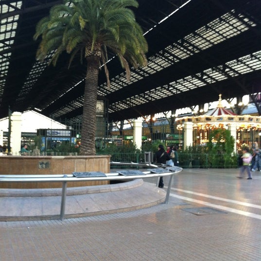 Foto scattata a Mall Paseo Arauco Estación da Benja L. il 6/4/2012