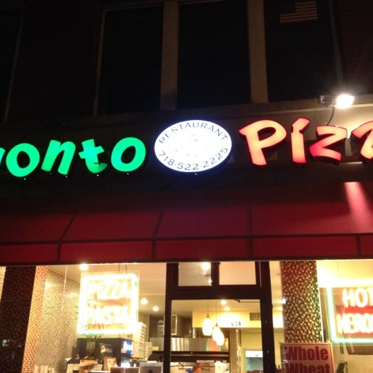 Photo prise au Pronto Pizza par Jae R 💂 le8/12/2012