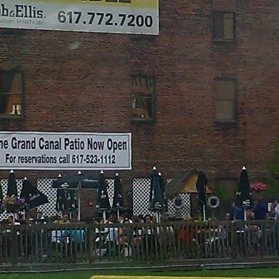 รูปภาพถ่ายที่ The Grand Canal โดย Celeste S. เมื่อ 5/31/2012