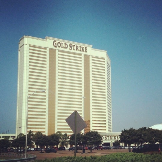 Foto scattata a Gold Strike Casino Resort da Melissa B. il 5/22/2012