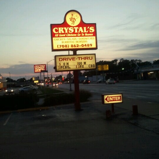 รูปภาพถ่ายที่ Crystal&#39;s โดย Cat D. เมื่อ 8/24/2012