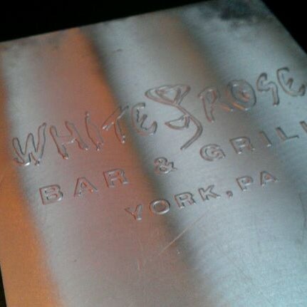 3/31/2012にMike W.がWhite Rose Bar &amp; Grillで撮った写真