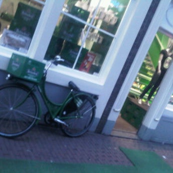 Das Foto wurde bei Heineken Brand Store von mstrrr am 2/17/2012 aufgenommen