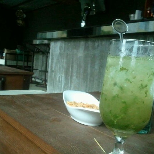Foto tirada no(a) Loft Lounge Bar por Xin R. em 6/6/2012