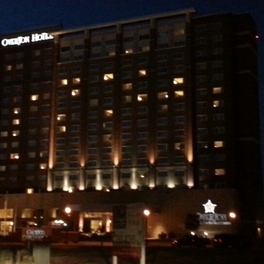 Foto diambil di Overton Hotel oleh Frank J. K. pada 8/7/2012