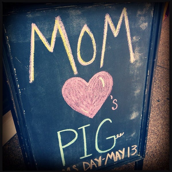 Das Foto wurde bei Whole Hog Cafe North Little Rock &amp; Catering von Ryan am 5/9/2012 aufgenommen