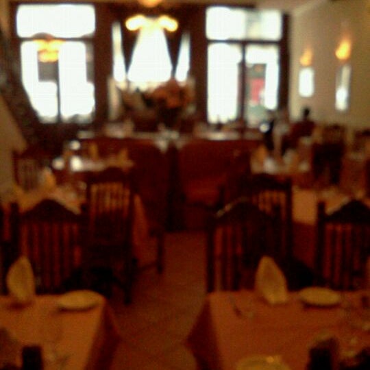 Foto tomada en Olivier&#39;s Creole Restaurant in the French Quarter  por Peter B. el 4/16/2012