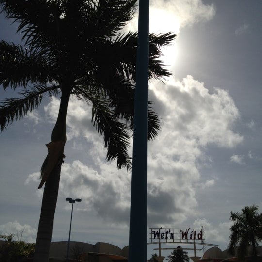 Foto tirada no(a) Wet &#39;n Wild por Luis M. em 3/11/2012