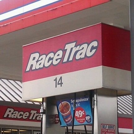 Снимок сделан в RaceTrac пользователем Nolan J. 6/13/2012