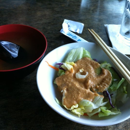 Das Foto wurde bei Umi Sushi Bar &amp; Grill von Crystal L. am 6/15/2012 aufgenommen