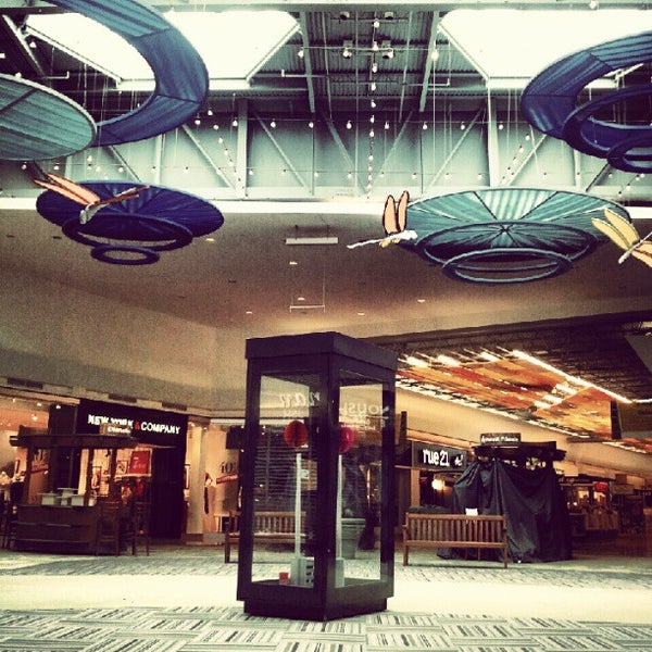 Foto scattata a Eastgate Mall da Justin N. il 9/2/2012