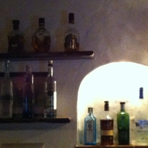 รูปภาพถ่ายที่ Mylos Terrace Cocktail Bar โดย Yorgos K. เมื่อ 9/3/2012