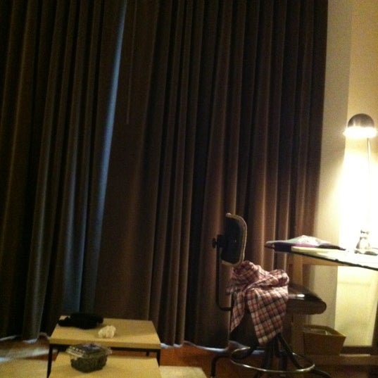 Das Foto wurde bei Chambers Hotel von Michelle P. am 7/24/2012 aufgenommen