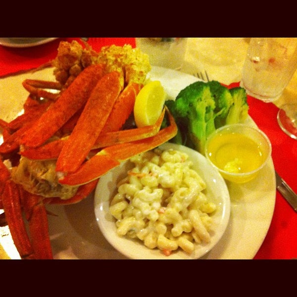 Photo taken at Snockey&#39;s Oyster &amp; Crab House by Pinky B. on 6/19/2012