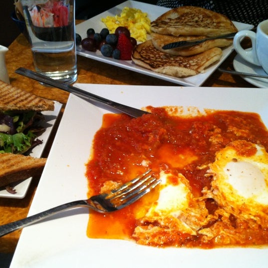 Great breakfast cafe. The shakshuka is excellent