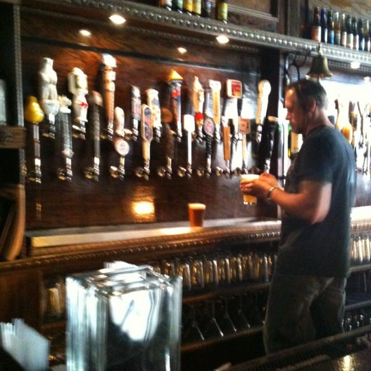 Foto tirada no(a) O&#39;Briens Irish Pub por Skeebo R. em 5/18/2012