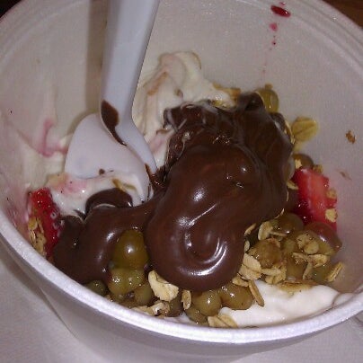 6/14/2012にAna R.がGo Yo! Frozen Yogurtで撮った写真