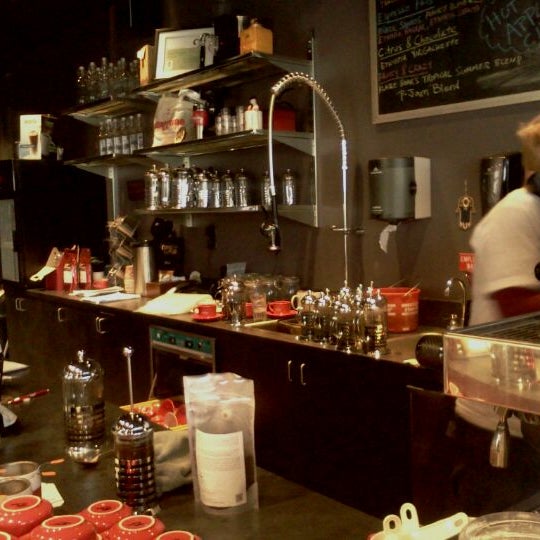 รูปภาพถ่ายที่ Chazzano Coffee Roasters โดย Rich J. เมื่อ 2/16/2012