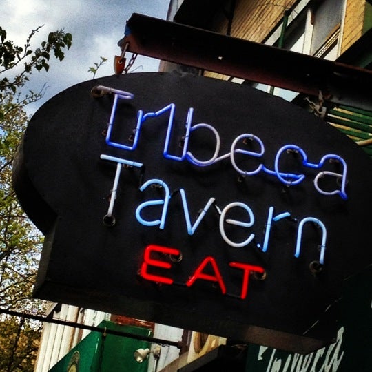รูปภาพถ่ายที่ Tribeca Paint โดย Tony เมื่อ 4/11/2012