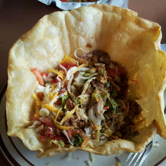 Foto scattata a Lorenzo’s Mexican Restaurant da Danielle H. il 5/4/2012