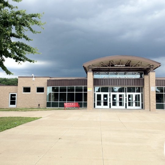 Fort Madison High School 팁 1개