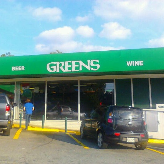 Das Foto wurde bei Green&#39;s Beverages von Pink Sugar Atlanta N. am 6/4/2012 aufgenommen