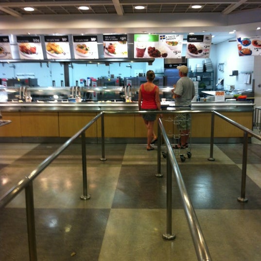 7/12/2012에 Olivia님이 IKEA Restaurant &amp; Café에서 찍은 사진
