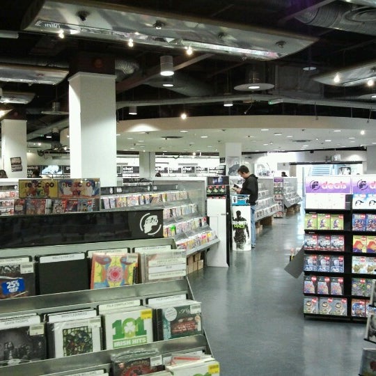 Entertainment store. Атлас футбол. Entertainment shop. Американские магазины комиксов. Entertainment shop.