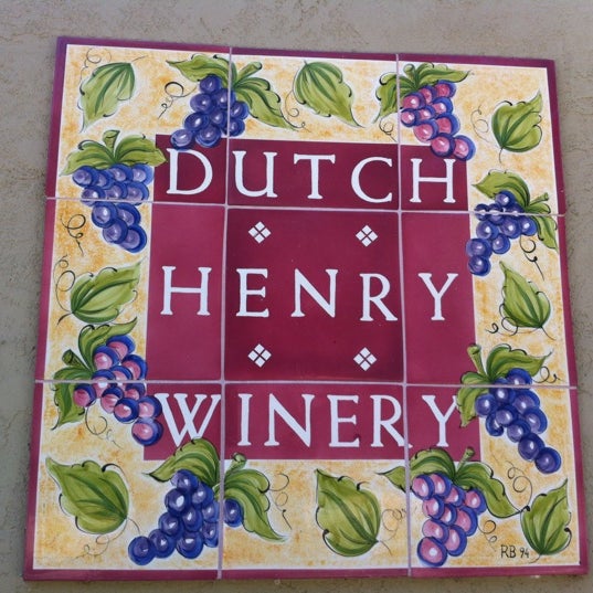 Foto tirada no(a) Dutch Henry Winery por Chris R. em 8/1/2012