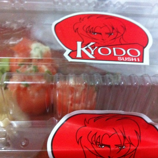 รูปภาพถ่ายที่ Kyodo Sushi โดย Gica C. เมื่อ 9/9/2012