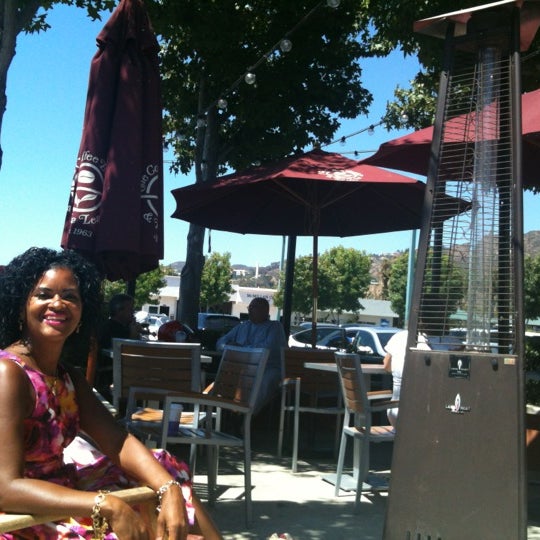 Photo taken at The Coffee Bean &amp; Tea Leaf by Allison J. on 8/26/2012