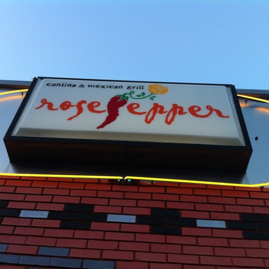 Photo prise au Rosepepper Cantina par Bryan T. le3/23/2012