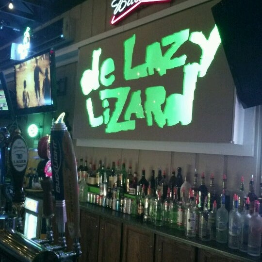 Снимок сделан в De Lazy Lizard Bar &amp; Grill пользователем kristin L. 8/4/2012