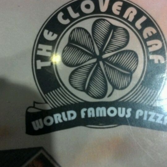 Foto tirada no(a) The Cloverleaf Pizza por bobby s. em 1/27/2012