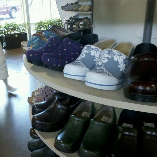 local stores that sell dansko shoes