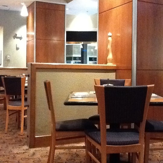 8/9/2011 tarihinde Charles B.ziyaretçi tarafından 1890 Restaurant &amp; Lounge'de çekilen fotoğraf