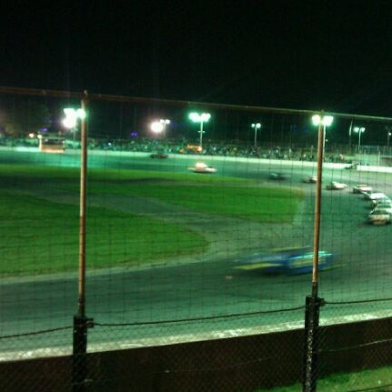 Foto tirada no(a) Seekonk Speedway por Tony M. em 9/17/2011