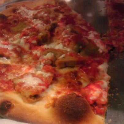 Снимок сделан в DeLorenzo&#39;s Pizza пользователем Donna S. 12/1/2011