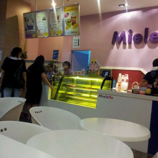 Das Foto wurde bei Mieleyo Premium Frozen Yogurt von Raven S. am 4/12/2012 aufgenommen
