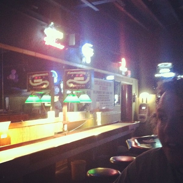 Foto diambil di Jimbo&#39;s Bar &amp; Grill oleh Sammy C. pada 10/21/2011