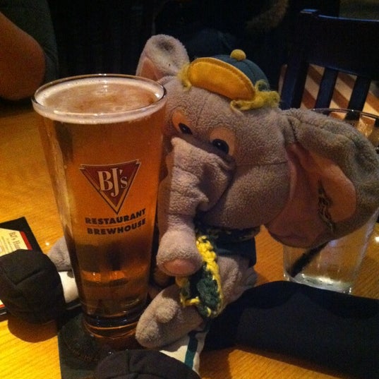 Photo taken at BJ&#39;s Restaurant &amp; Brewhouse by Nicole D. on 11/27/2011