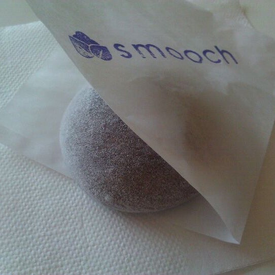 Photo taken at Smooch Frozen Yogurt &amp; Mochi by limeduck !. on 6/30/2011