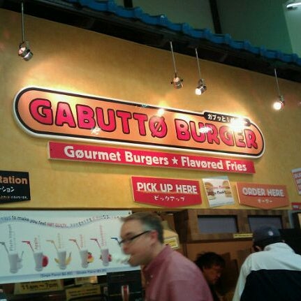 Foto tirada no(a) Gabutto Burger por Chris P. em 2/14/2011