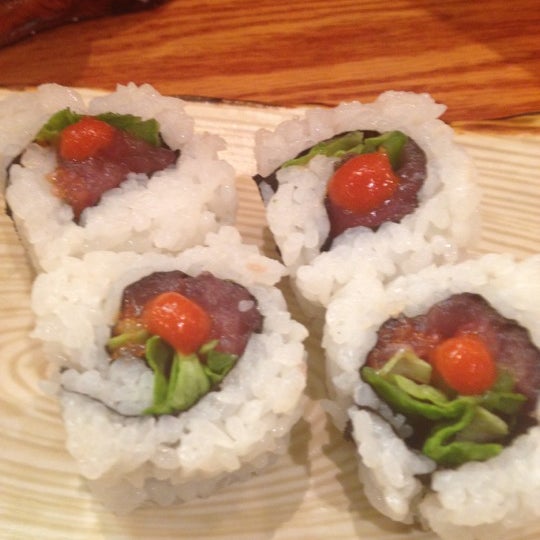 รูปภาพถ่ายที่ Hatcho Japanese Cuisine โดย Danelle M. เมื่อ 2/23/2012