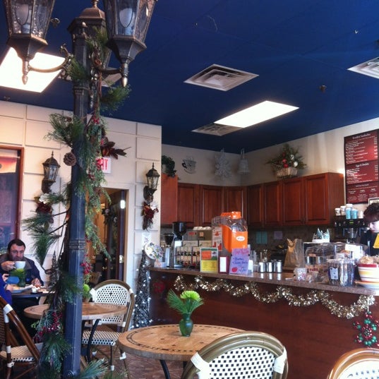 12/17/2011 tarihinde Mark G.ziyaretçi tarafından Café Flora'de çekilen fotoğraf