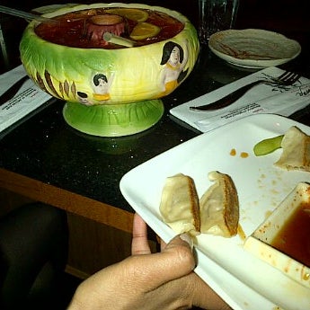 Foto tomada en Ginza Japanese Cuisine &amp; Hibachi  por Pamela M. el 12/4/2011